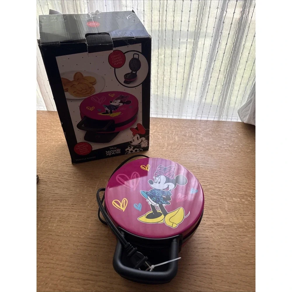 Disney Model DMG-31 Minnie Mouse Waffle Maker Pink NIB New In Box